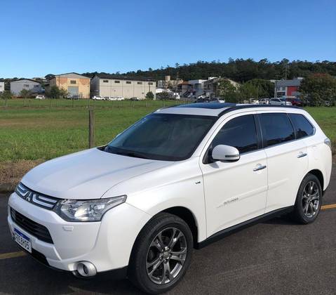 MITSUBISHI OUTLANDER 3.0 GT 4X4 V6 24V GASOLINA 4P AUTOMÁTICO